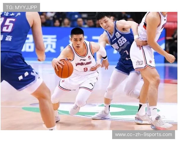 CBA广州内外结合活跃,场面越踢越开放